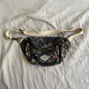 Billabong women’s floral Fanny pack